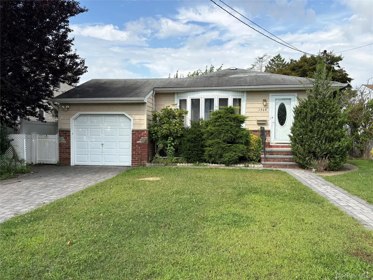 1304 Little Neck Avenue, North Bellmore, NY 11710 - #1