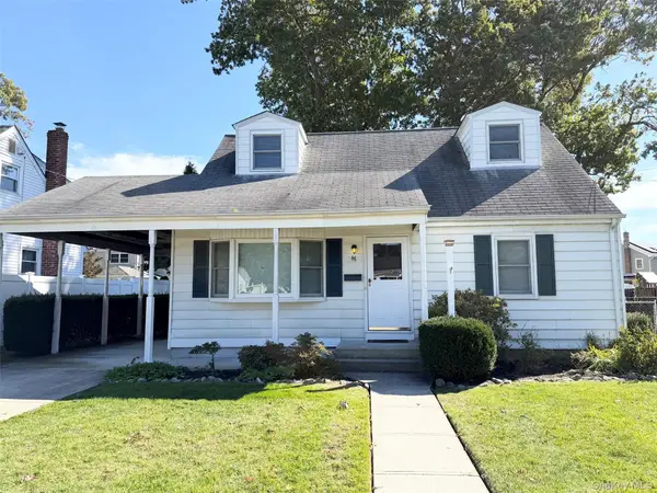 46 Midwood Avenue, Farmingdale, NY 11735
