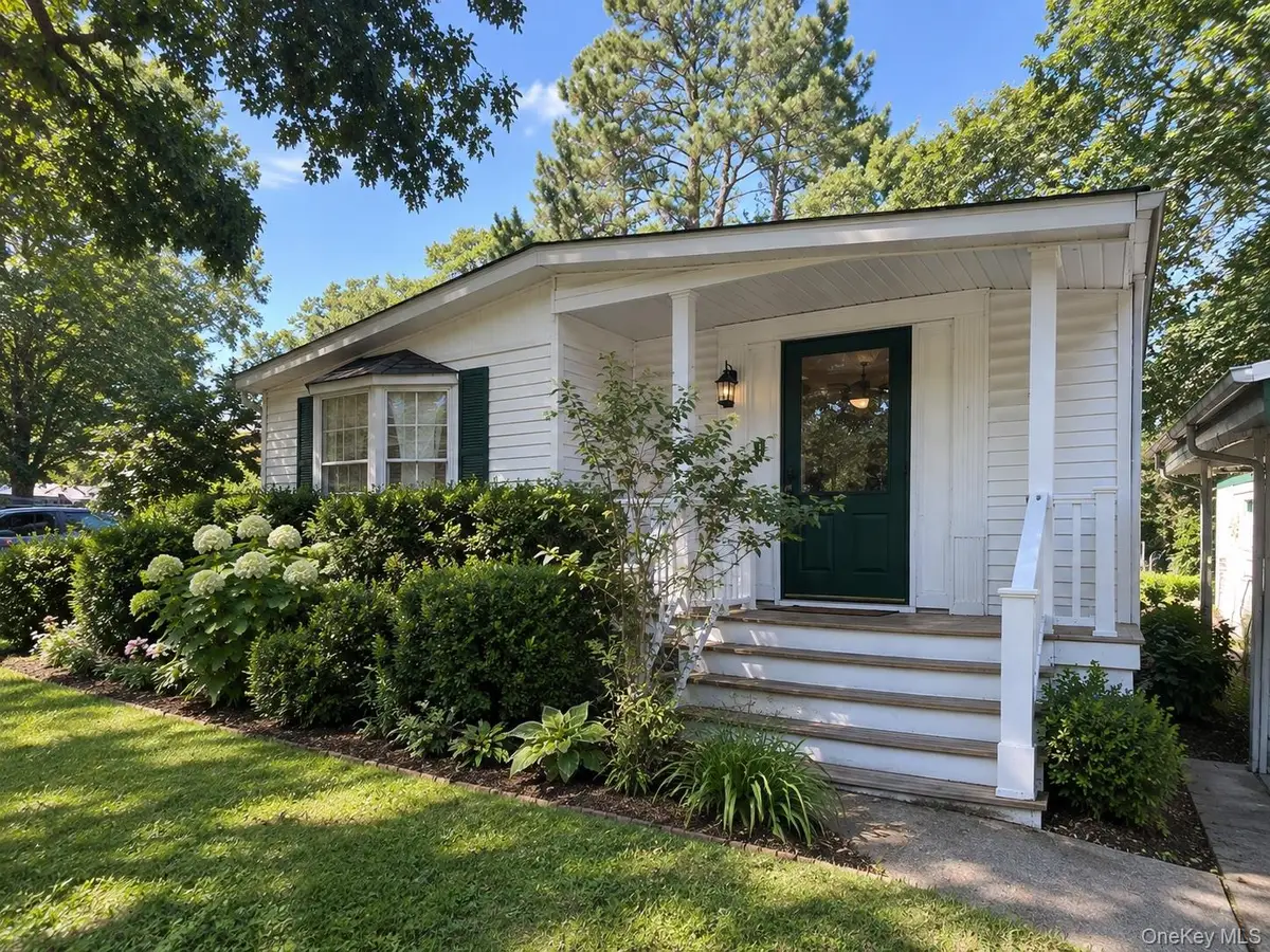525 Riverleigh Avenue #102, Riverhead, NY 11901 - #1