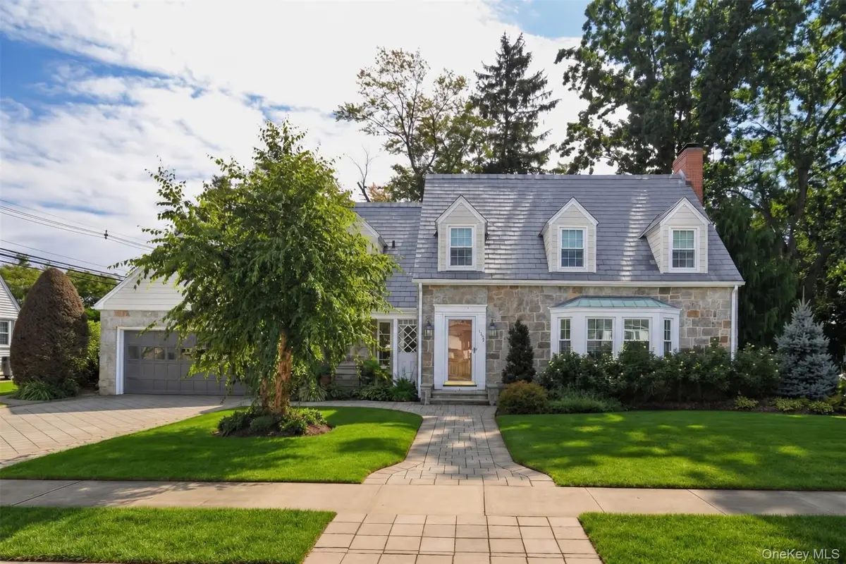 186 Voorhis Avenue, Rockville Centre, NY 11570 - #1