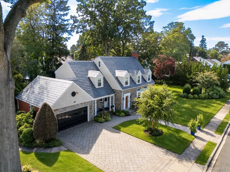 186 Voorhis Avenue, Rockville Centre, NY 11570 - #3
