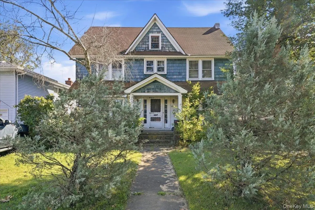 21 Sherman Avenue, Rockville Centre, NY 11570 - #1