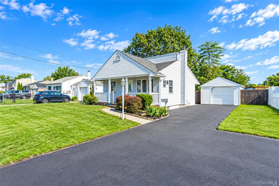 99 Cherubina Lane, North Babylon, NY 11703 - #3