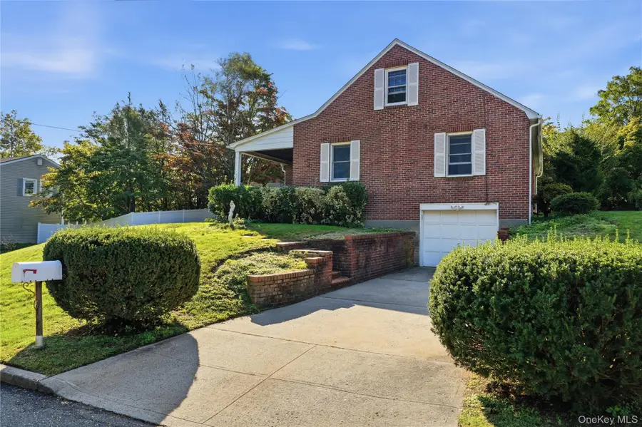 5 Ivy Hill Court, Huntington, NY 11743 - #2