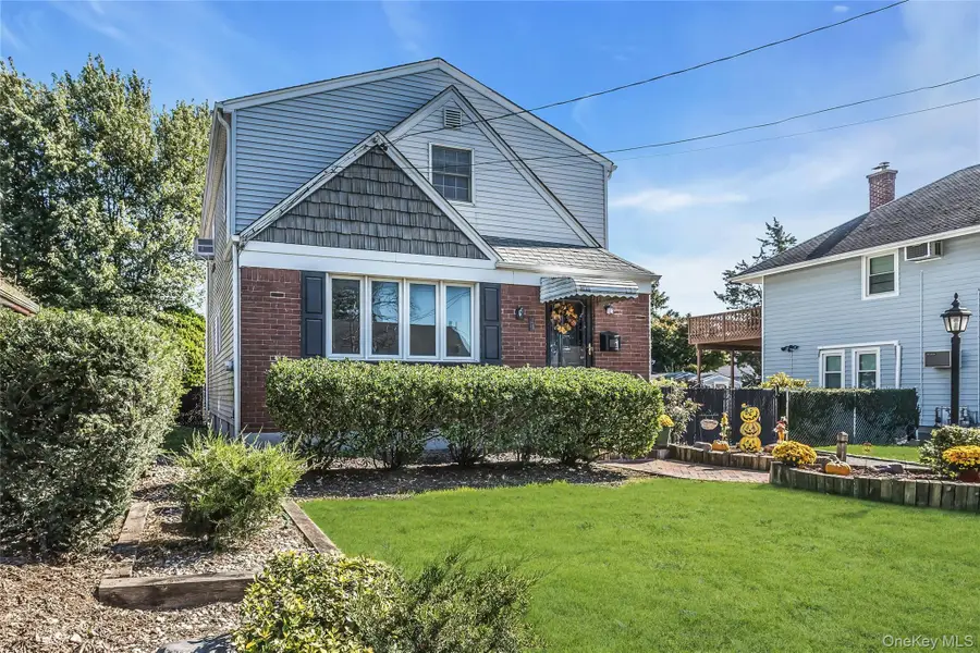 24 Fieldston Street, Westbury, NY 11590 - #2