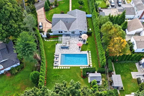 116 Valley Avenue, Locust Valley, NY 11560