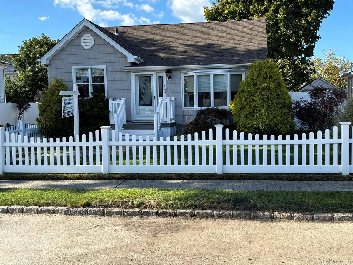 8 Walnut Place, Lindenhurst, NY 11757 - #1
