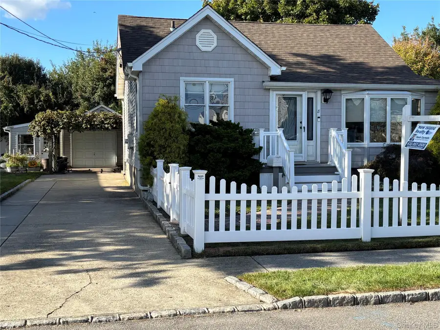 8 Walnut Place, Lindenhurst, NY 11757 - #2