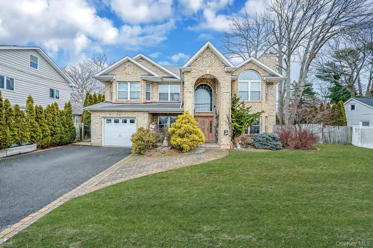 120 Waldo Street, Copiague, NY 11726 - #1