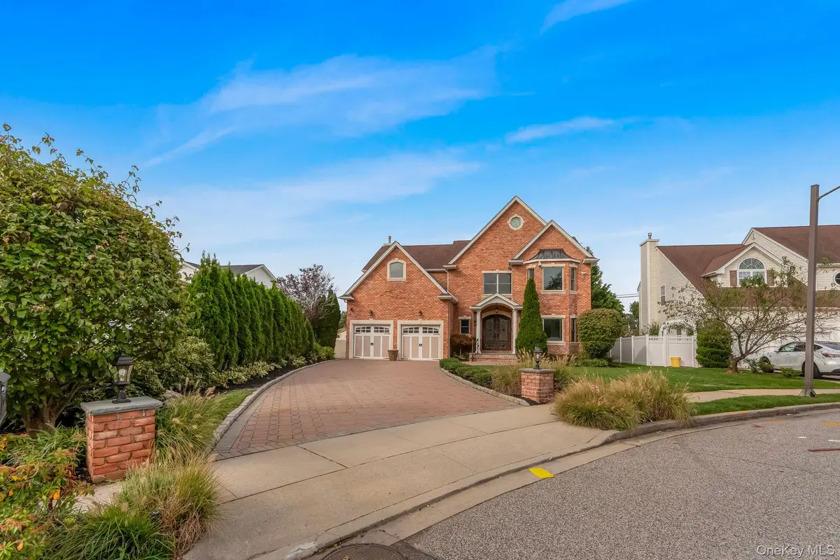 4 Corin Court, Syosset, NY 11791 - #1