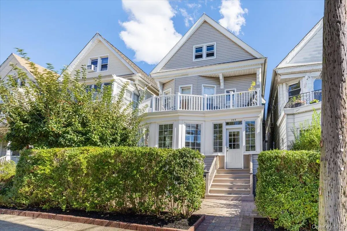 204 Voss Avenue, Yonkers, NY 10703 - #1