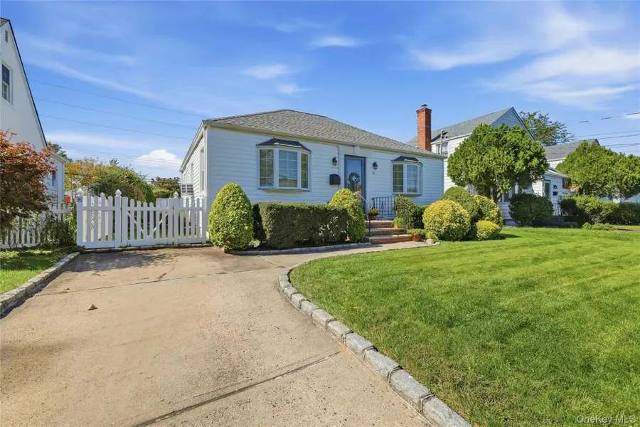 53 Greenway W, New Hyde Park, NY 11040 - #2