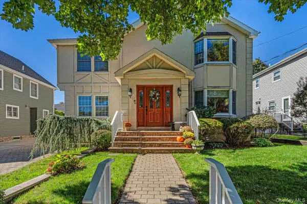 22 Clover Avenue, Floral Park, NY 11001