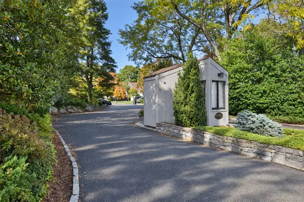 25 Pine Ridge Road, Larchmont, NY 10538