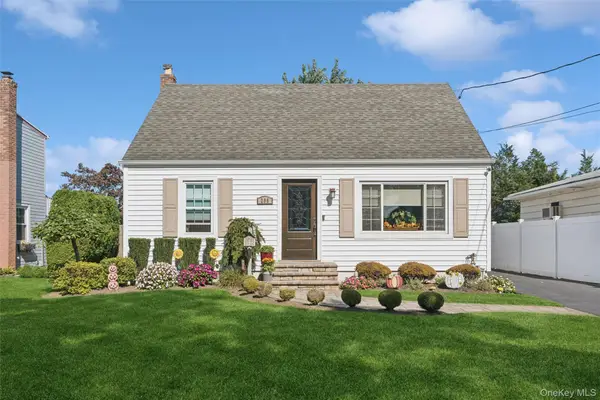 295 N Atlanta Avenue, Massapequa, NY 11758