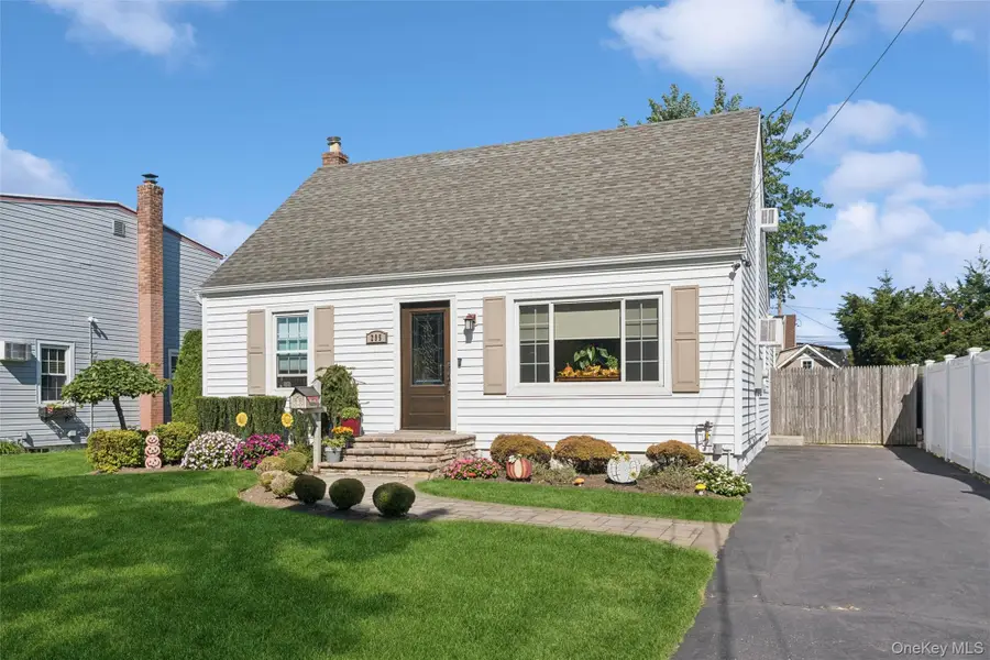 295 N Atlanta Avenue, Massapequa, NY 11758 - #2
