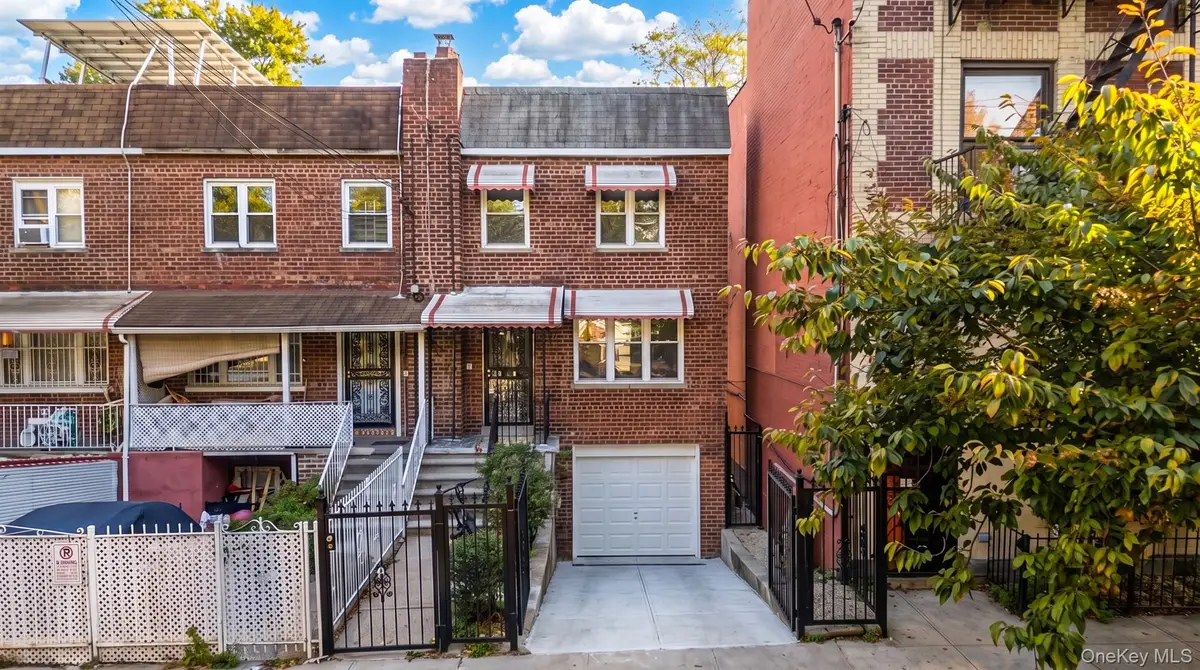 946 E 215th Street, Bronx, NY 10469 - #1