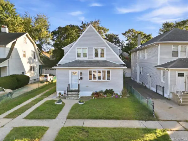 8 Frazier Street, Hempstead, NY 11550