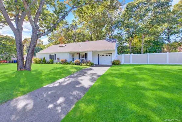 14 Campus Lane, Ronkonkoma, NY 11779