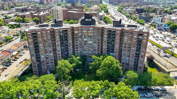 6120 Grand Central Parkway #A704, Forest Hills, NY 11375