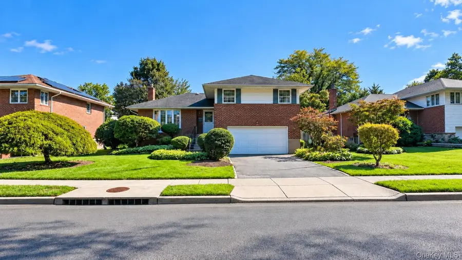 52 Winthrop Road, Plainview, NY 11803 - #2