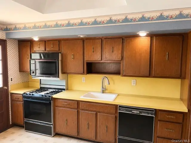 106 Rockland Lane, Spring Valley, NY 10977 - #3