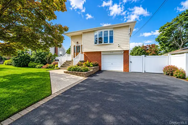 244 Baylawn Avenue, Copiague, NY 11726