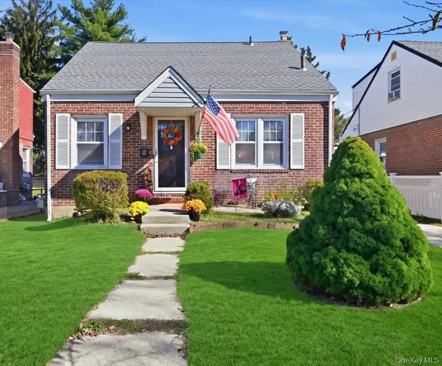 6 Wilton Street, New Hyde Park, NY 11040 - #2