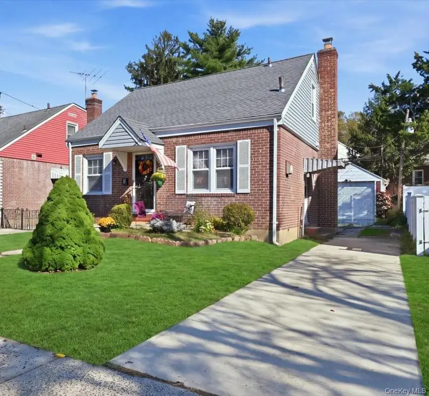 6 Wilton Street, New Hyde Park, NY 11040 - #3