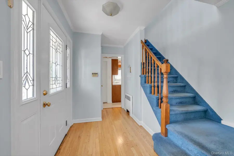 17 Joseph Street, New Hyde Park, NY 11040 - #3