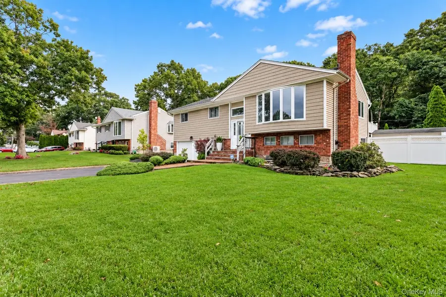 31 Sterling Lane, Smithtown, NY 11787 - #3