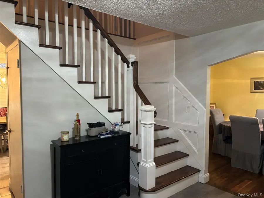 20 Beaumont Lane, Lake Grove, NY 11755 - #3