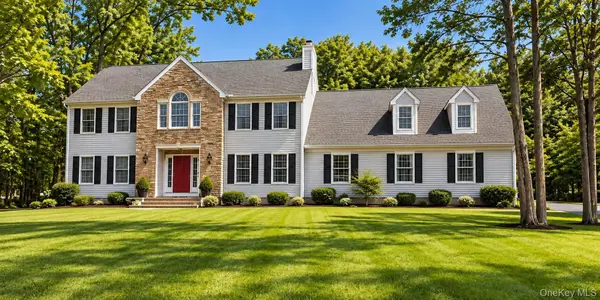 15 Deer Meadow Run, Brookhaven, NY 11719