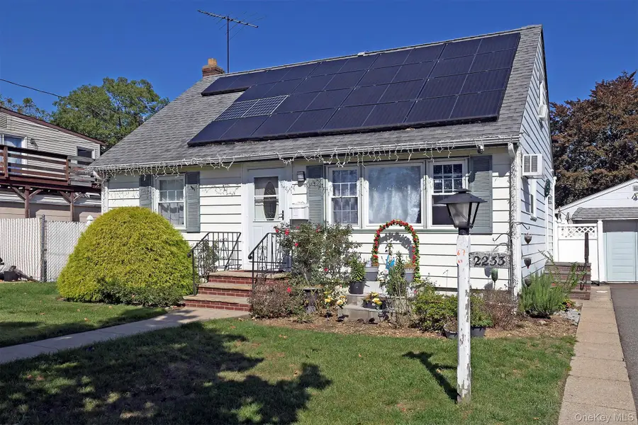 2233 6th Street, East Meadow, NY 11554 - #2