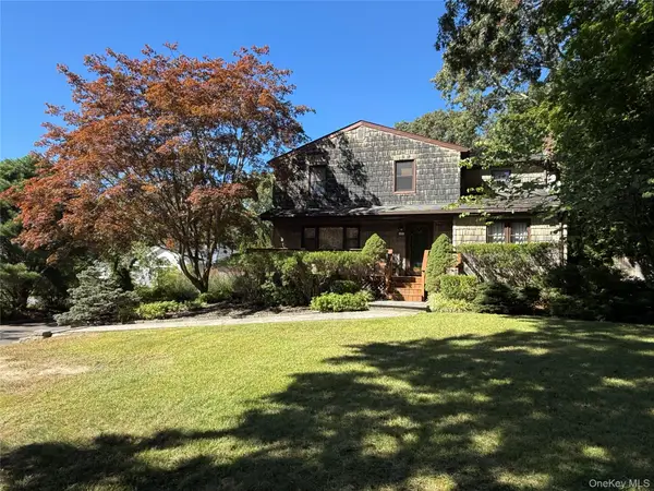17 Gull Dip Road, Ridge, NY 11961
