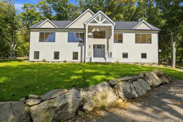 22 Lhasa Court, Carmel, NY 10512