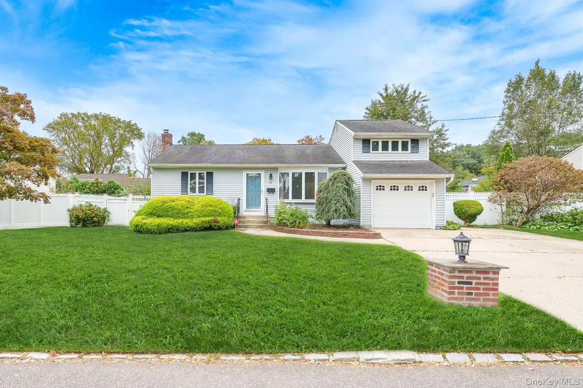 42 Peachtree Lane, Huntington Station, NY 11746 - #1