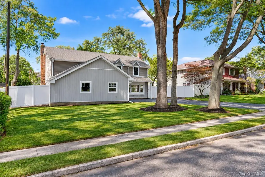 9 Sussex Lane, Lake Grove, NY 11755 - #3