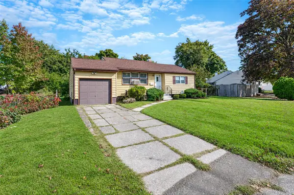 29 Walton Street, Brentwood, NY 11717