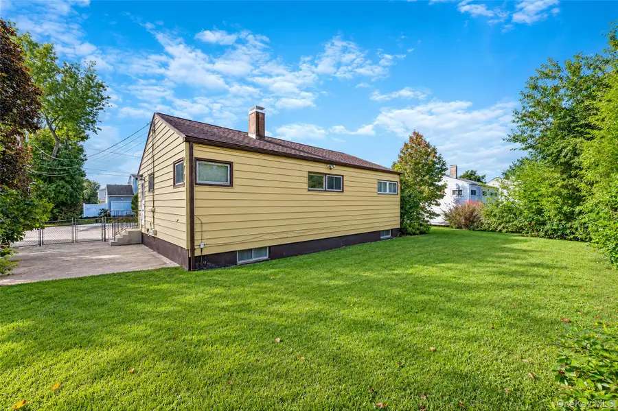 29 Walton Street, Brentwood, NY 11717 - #2