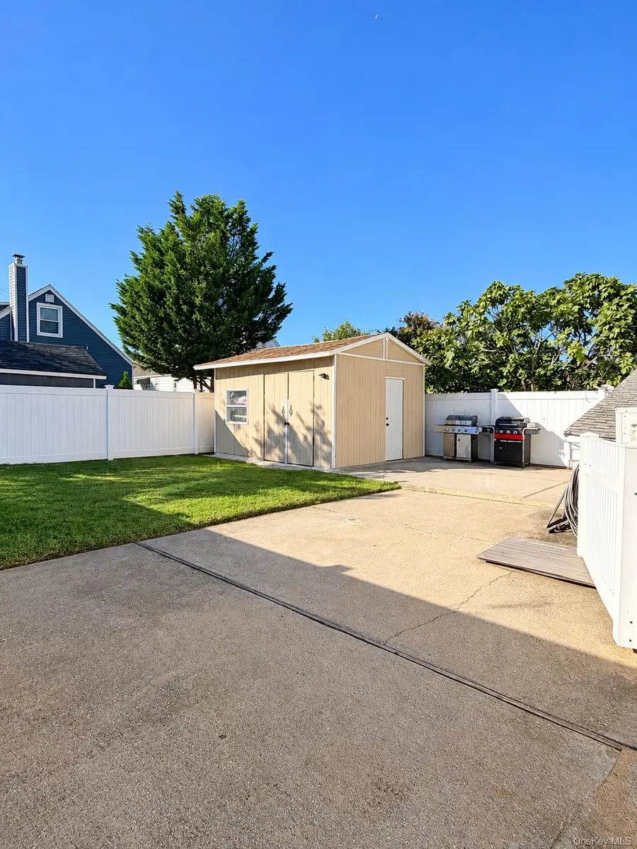 24 N Montgomery Street, Valley Stream, NY 11580 - #3