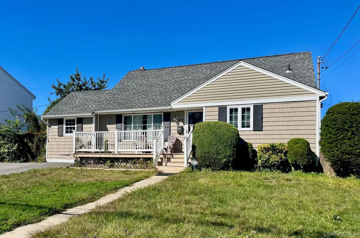 435 15th Street, West Babylon, NY 11704 - #1
