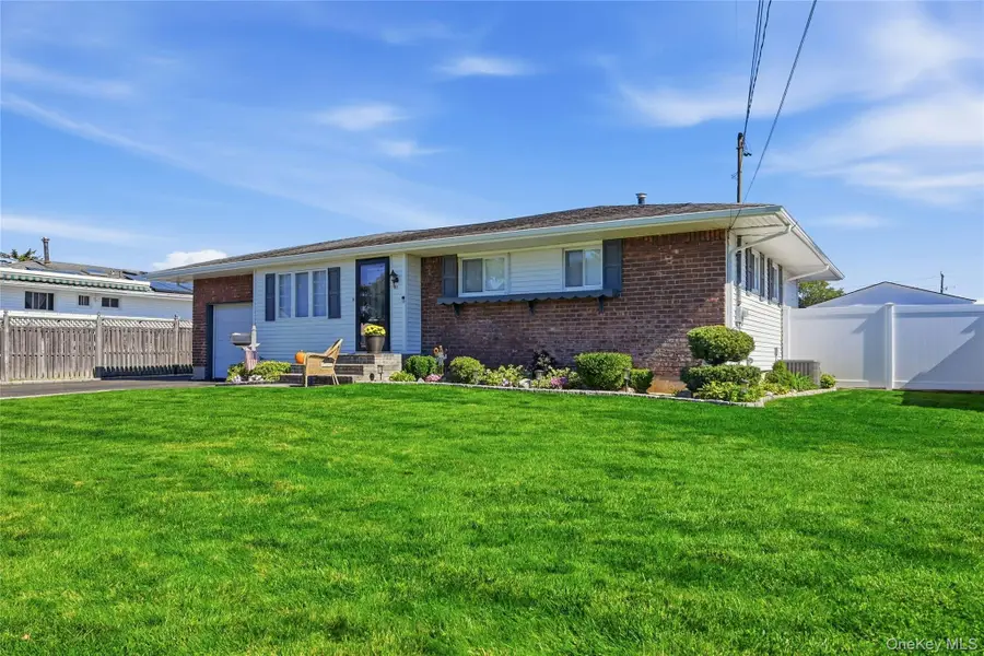 71 W 14th Street, Deer Park, NY 11729 - #3