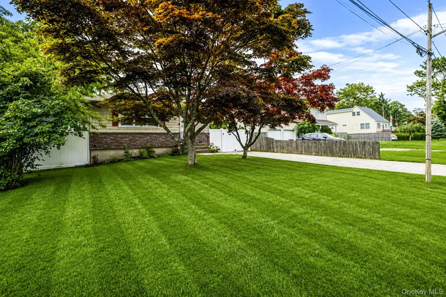 24 Trafalgar Drive, Shirley, NY 11967 - #2