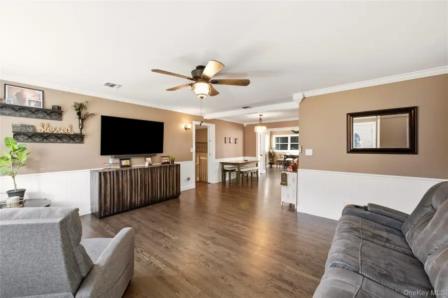 15 Oakwood Street, Greenlawn, NY 11740 - #3