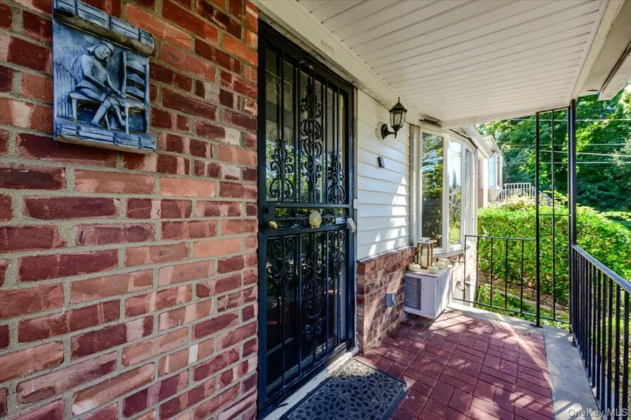 3855 Douglaston Parkway, Douglaston, NY 11363 - #3