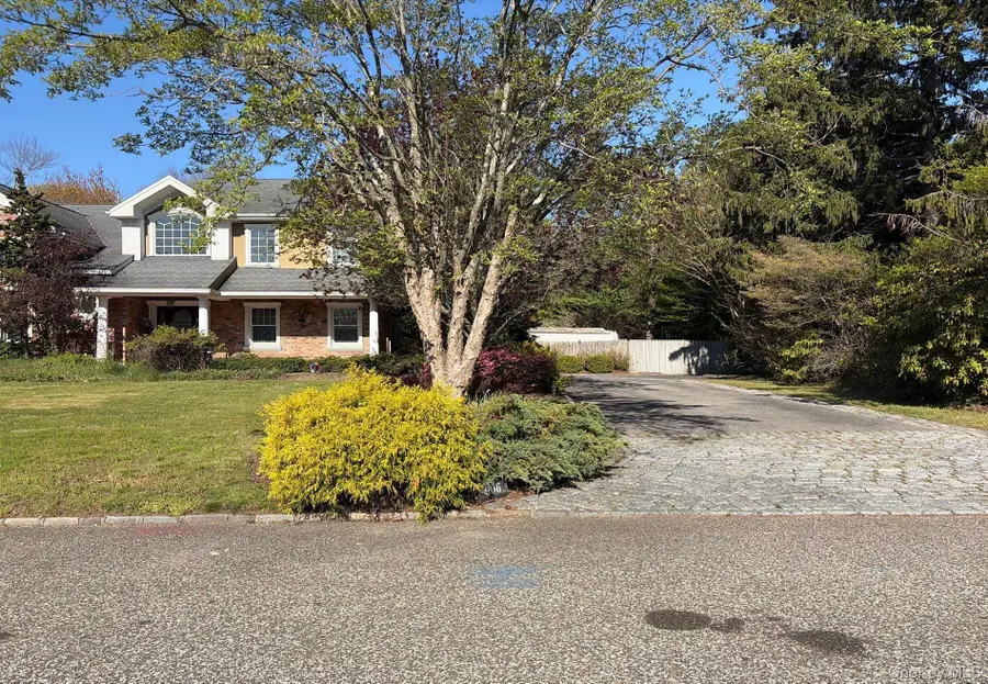 906 Thompson Drive, Bay Shore, NY 11706 - #2