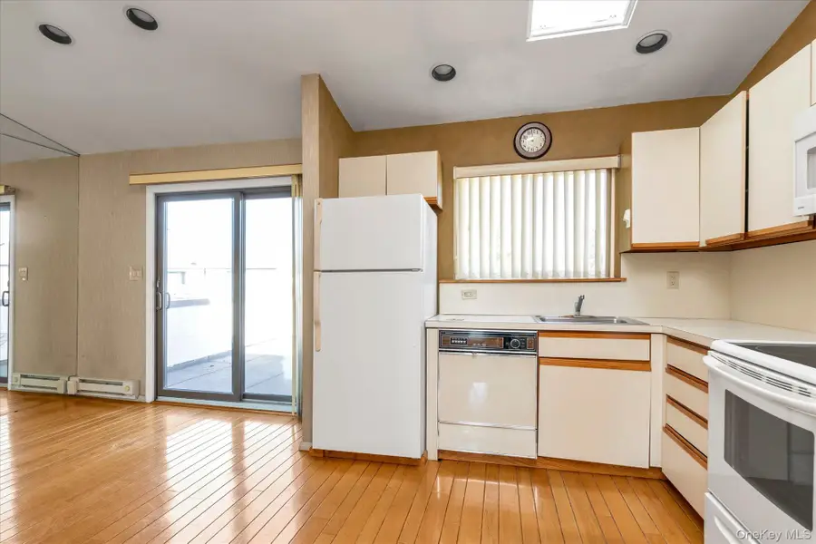 1 Anchorage #1208, Freeport, NY 11520 - #2