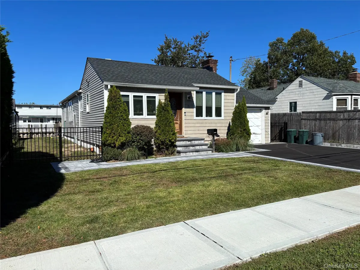 5 Barry Road, Amity Harbor, NY 11701 - #1