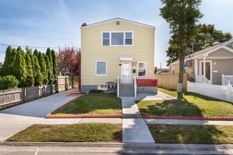 27 Piave Terrace, Lindenhurst, NY 11757 - #2
